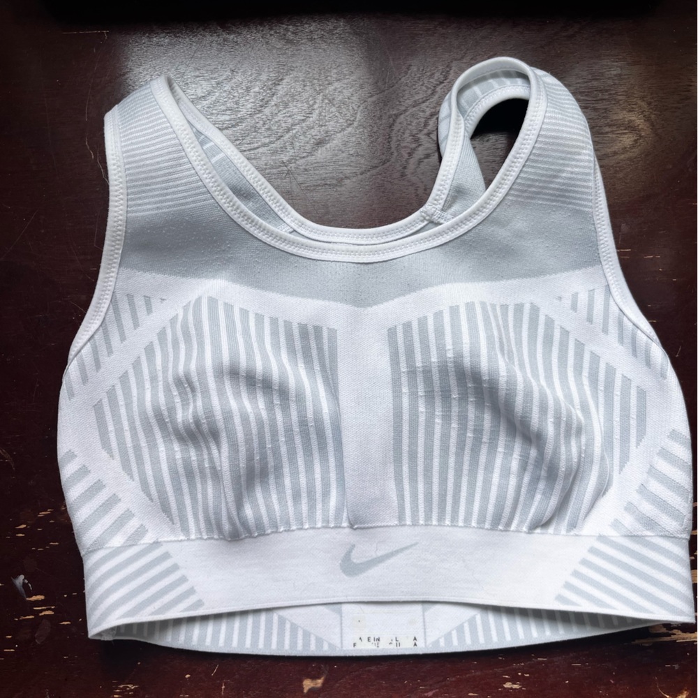 Nike White Sports Bra with Ribbed Texture